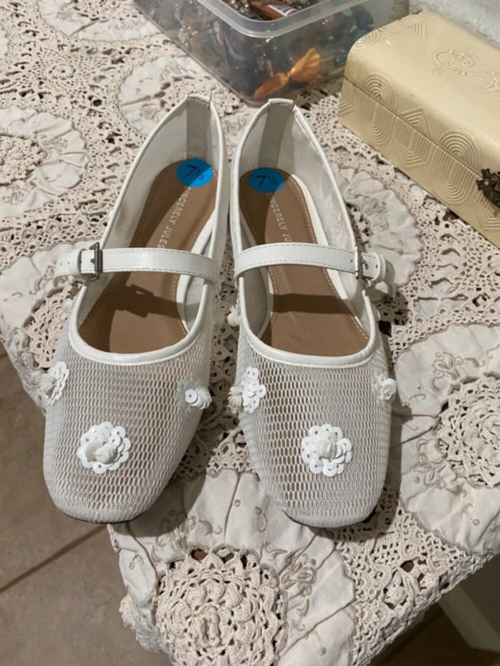 Cute white mesh Maryjane’s size 7.5